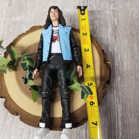 Eddie Munson Netflix Stranger Things figure - Picture 7 of 7